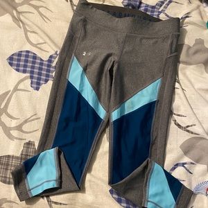 Under armor size Med 3/4 leggings heat gear